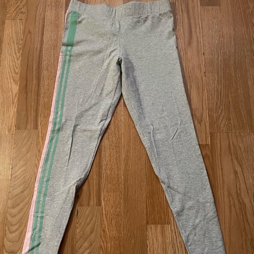 Non see-through gray FILA leggings with colorful stripes 👀